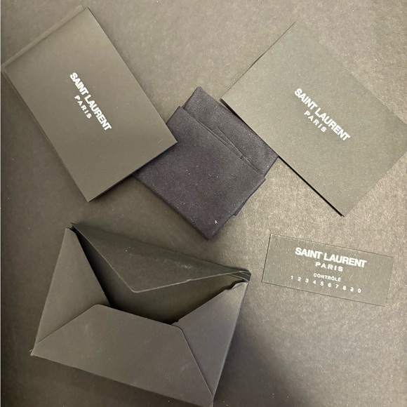 AUTHENTIC YVES SAINT LAURENT Pebbled Leather Clutch Portfolio - Picture 10 of 11